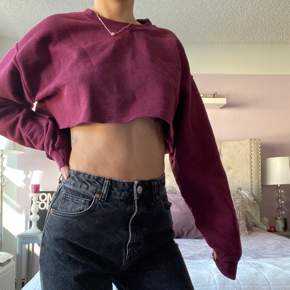 Maroon/burgundy cropped crew neck sweater